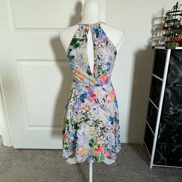 EUC Express Bright Floral Mini Dress - 6 - Picture 5 of 9